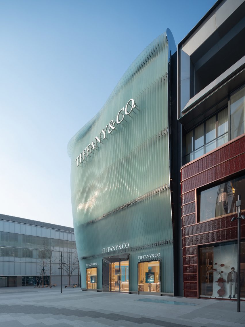 side view of tiffany & co flagship in beijing by mvrdv