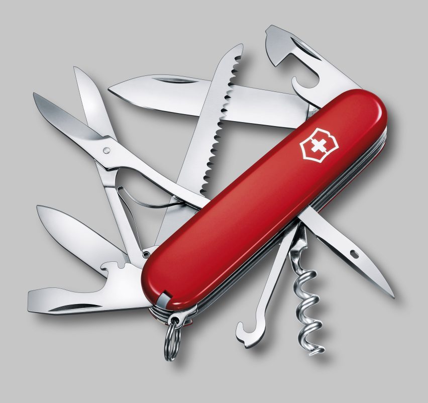 the victorinox huntstman swiss army knife
