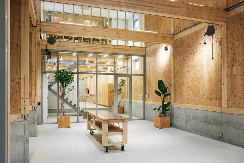 interior of uchida shōten office