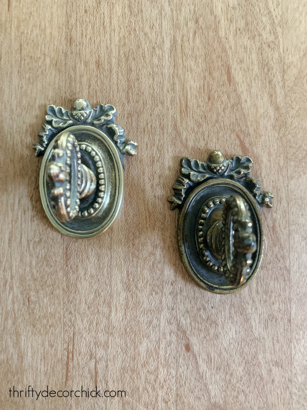 best methods to easily restore brass decor {and make it shine} | thrifty decor chick 8 restoring brass vintage hardware