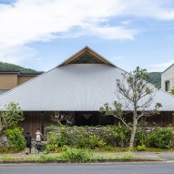 akio isshiki architects clads house in saidera in charred cedar 21 amami house by sakai architects