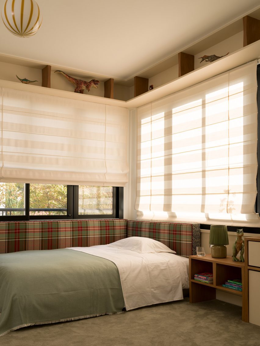 curved white staircase by hauvette & madani