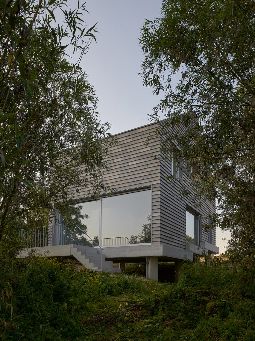 view towards home exterior by b2a architects