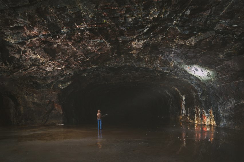 the mountain chamber by erdegard arkitekter