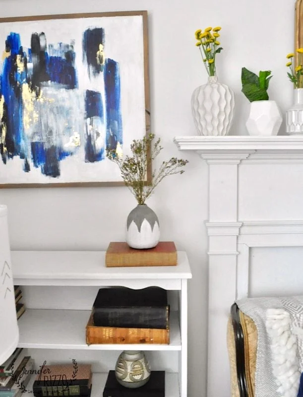 different ways to use vintage books in decorating 5 boho vases and vintage books #vintagedecor