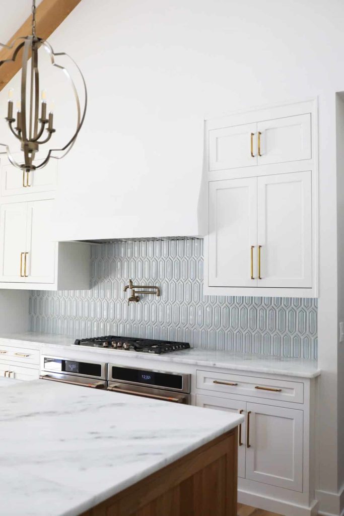 tips for open shelving in a kitchen