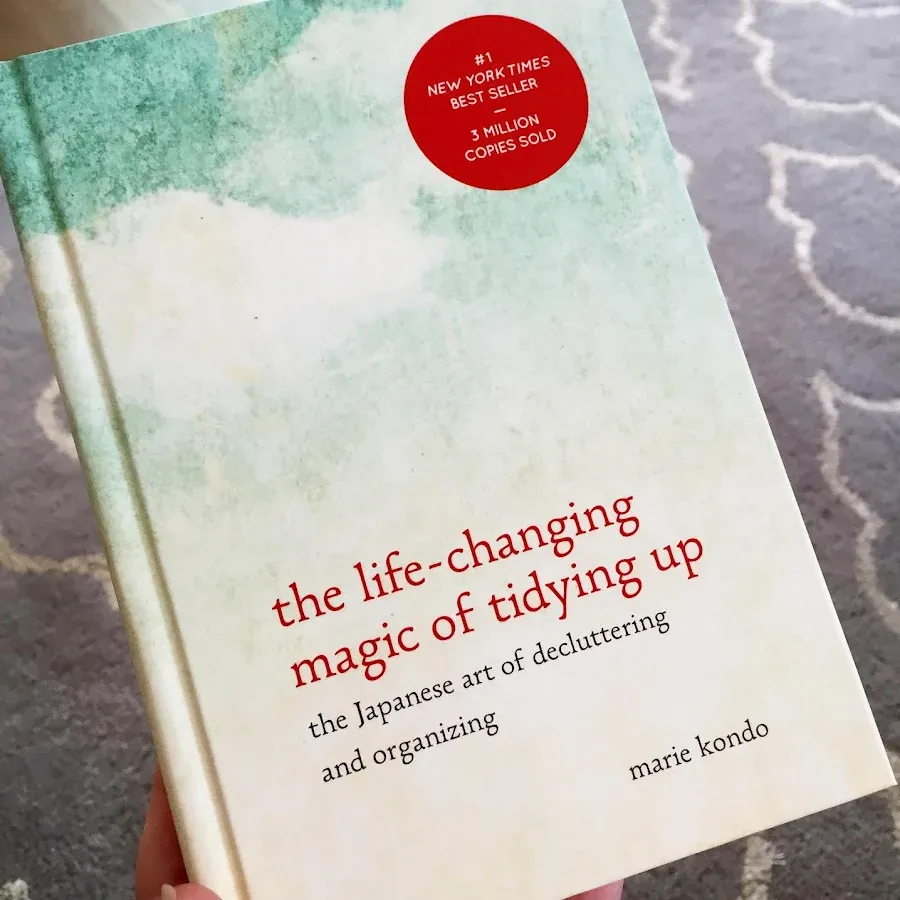 my top five tips that make decluttering much easier | thrifty decor chick 4 marie kondo decluttering book