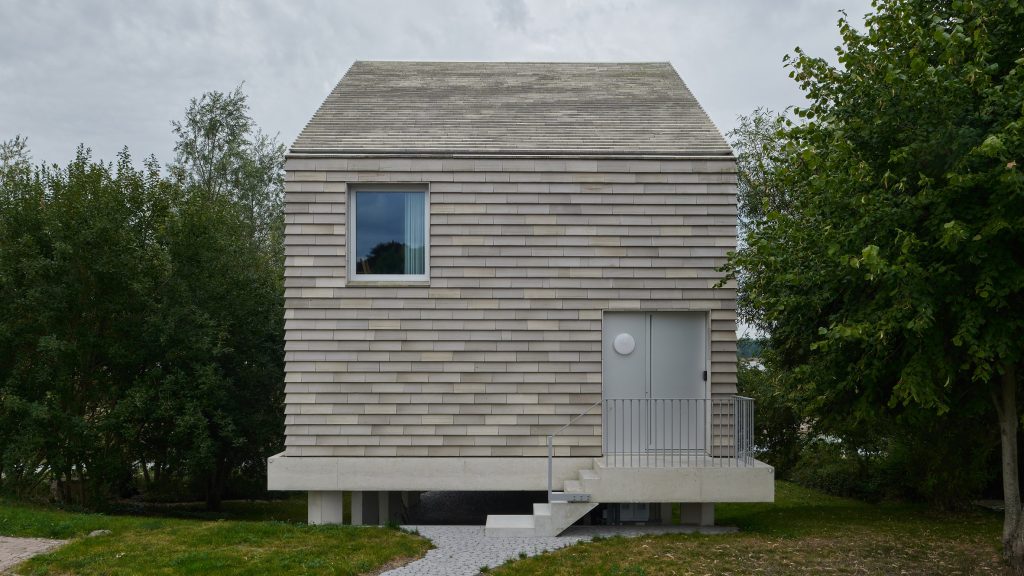 B2A Architects elevates Cascade house above dyke in Netherlands