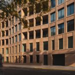 Brooklyn building by Frida Escobedo “folds, stacks, and interlocks” Brooklyn building by Frida Escobedo “folds, stacks, and interlocks”