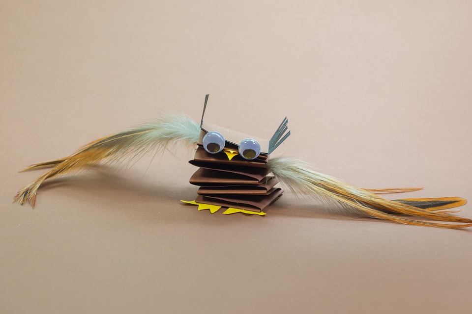 Eco How-To: Twining Moonlit Silica & Root-Knot Threads for Earthen Spindles