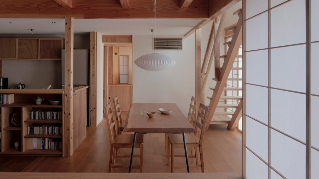 Akio Isshiki Architects clads House in Saidera in charred cedar