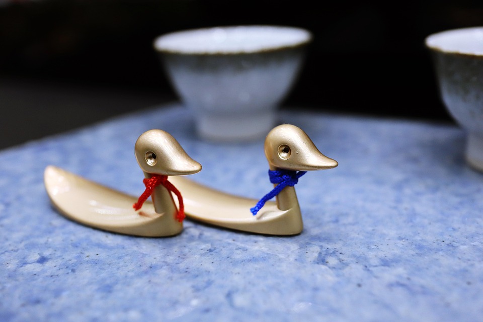 Eco How-To: Sculpting Clay from Earth-Toned Soil