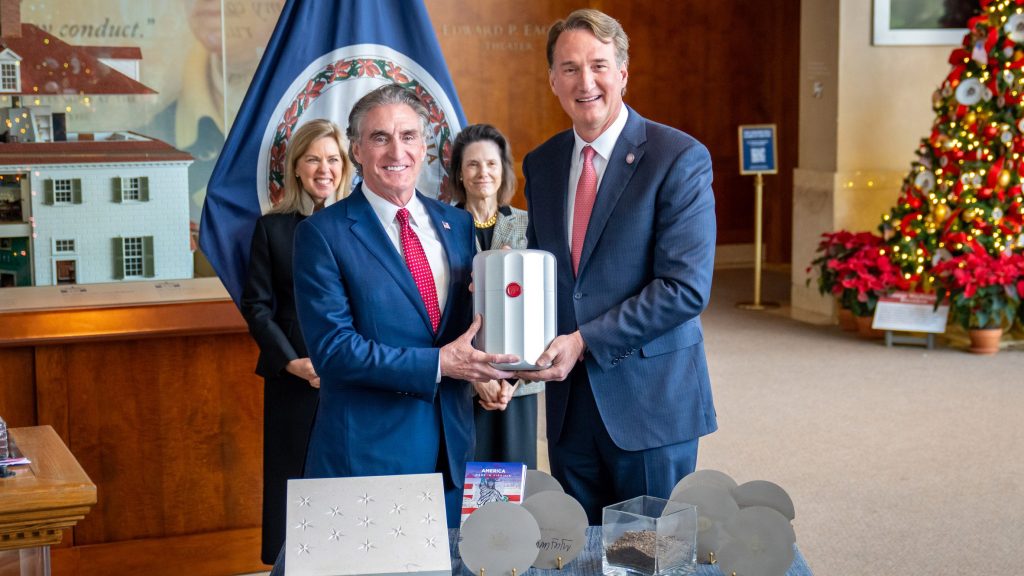 Dezeen Agenda features a Norman Foster-designed time capsule