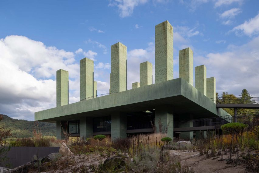 überhaus restaurant in les jardins de médongaule by pezo von ellrichshausen