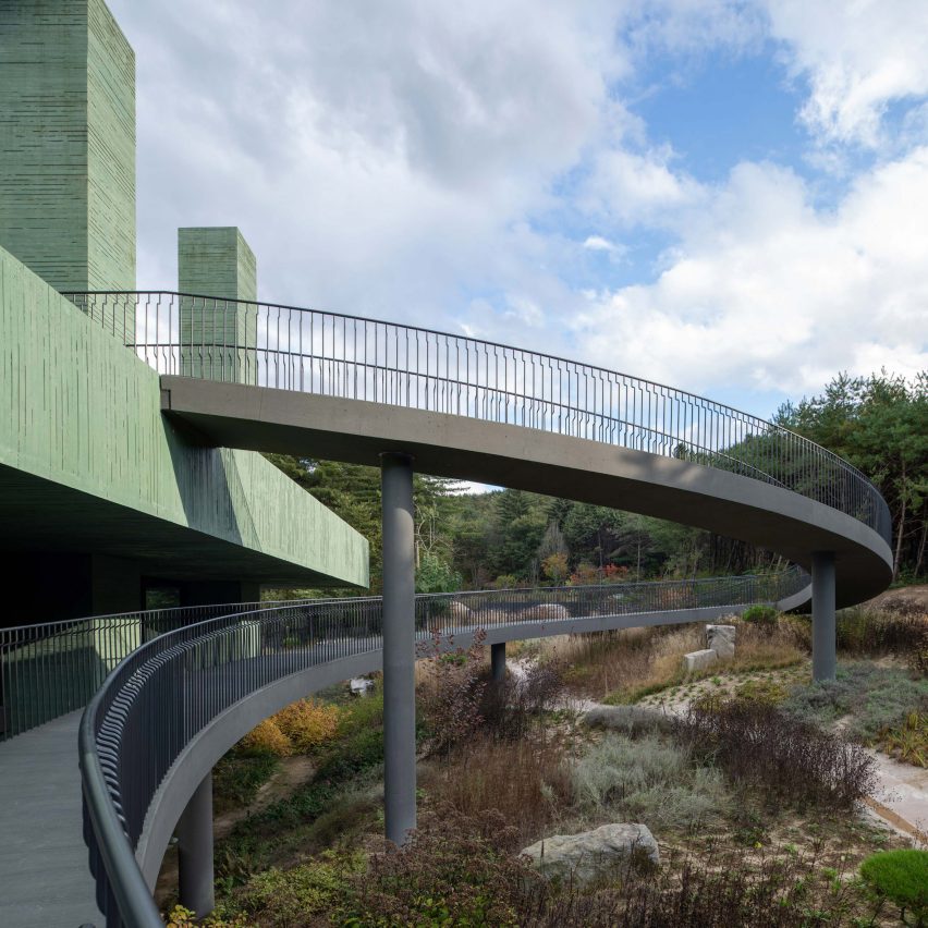 ramp leading into überhaus restaurant in les jardins de médongaule by pezo von ellrichshausen