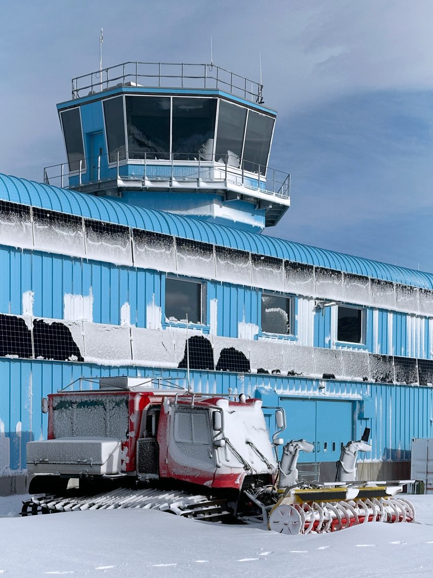 discovery building in antartica by hugh broughton architects