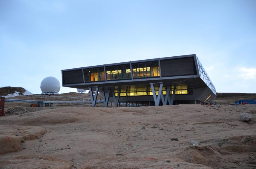 bharati research station, larsemann hills, se antarctic bof architekten