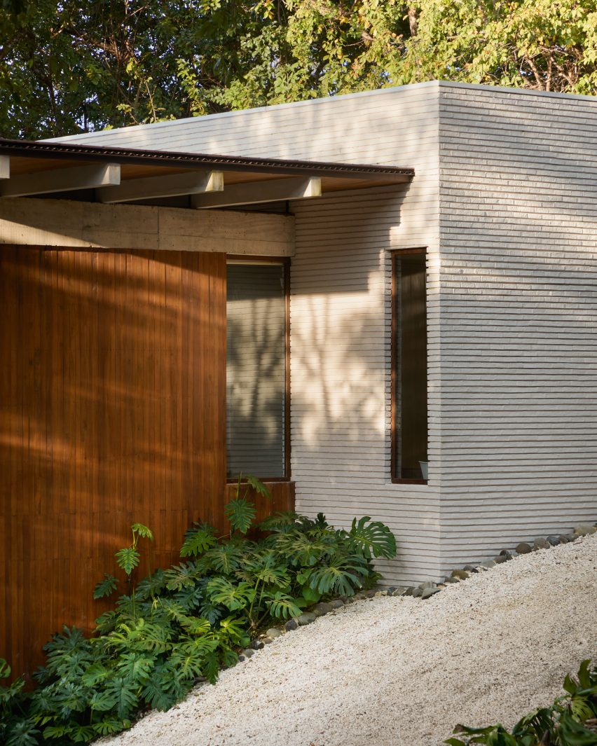 exterior of casa tres pochotes by famm arquitectura