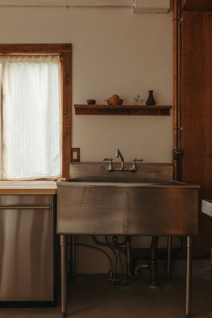 the couple acquired the industrial stainless steel sink from a nearby restauran 18