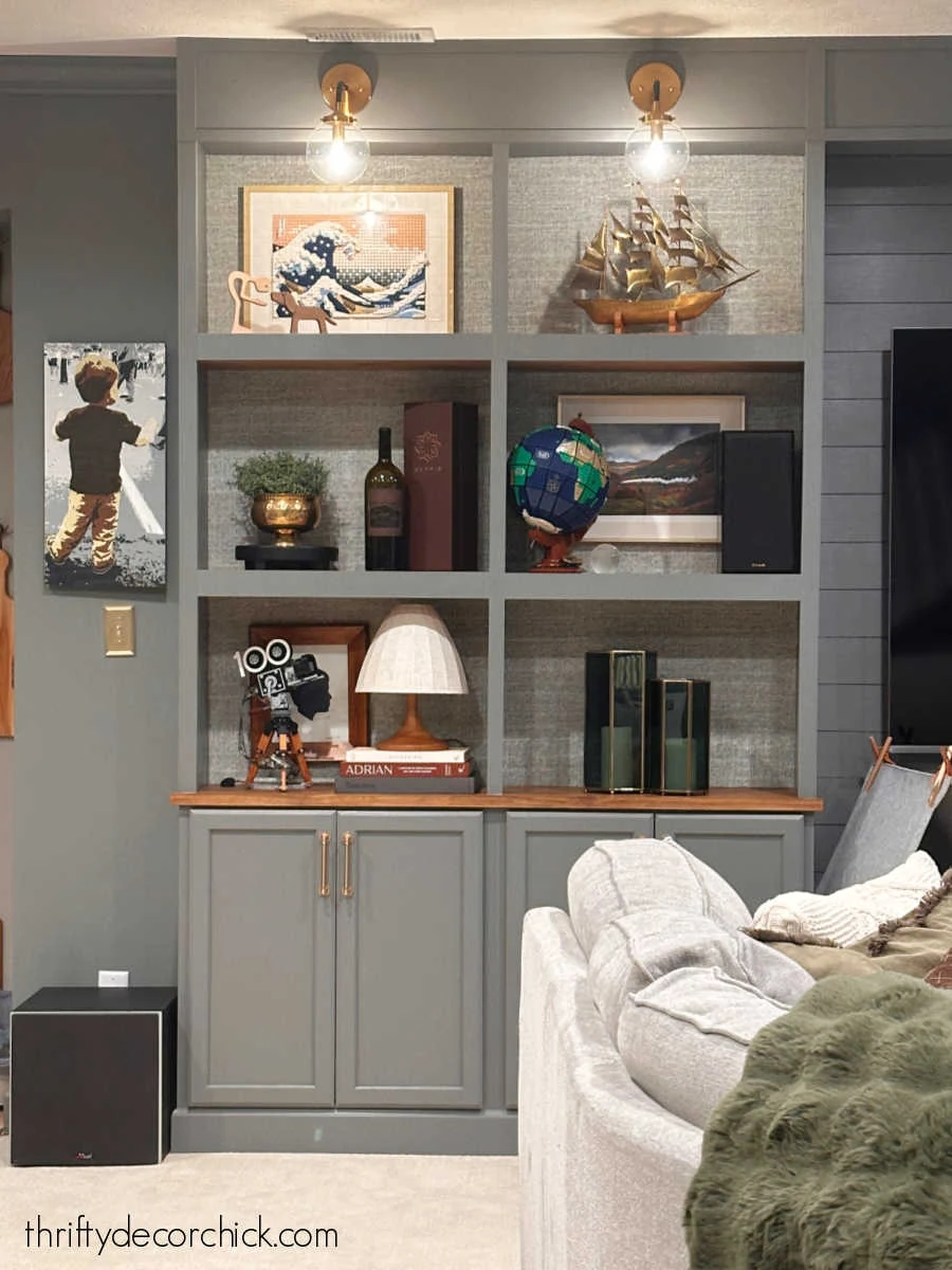 easy home decor and diy tweaks for a fresh new look | thrifty decor chick 5 dark gray built in bookcases wallpaper