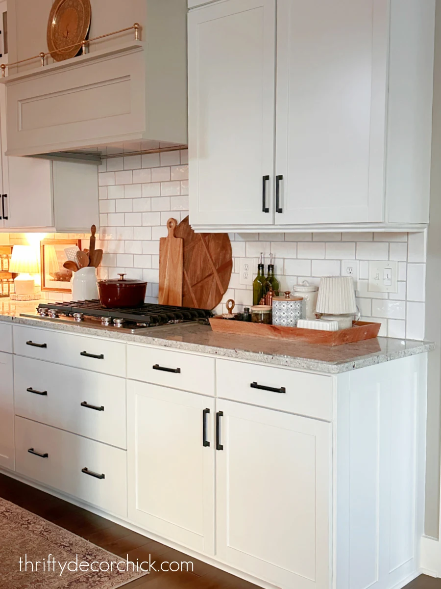 easy home decor and diy tweaks for a fresh new look | thrifty decor chick 13 wood accents white kitchen