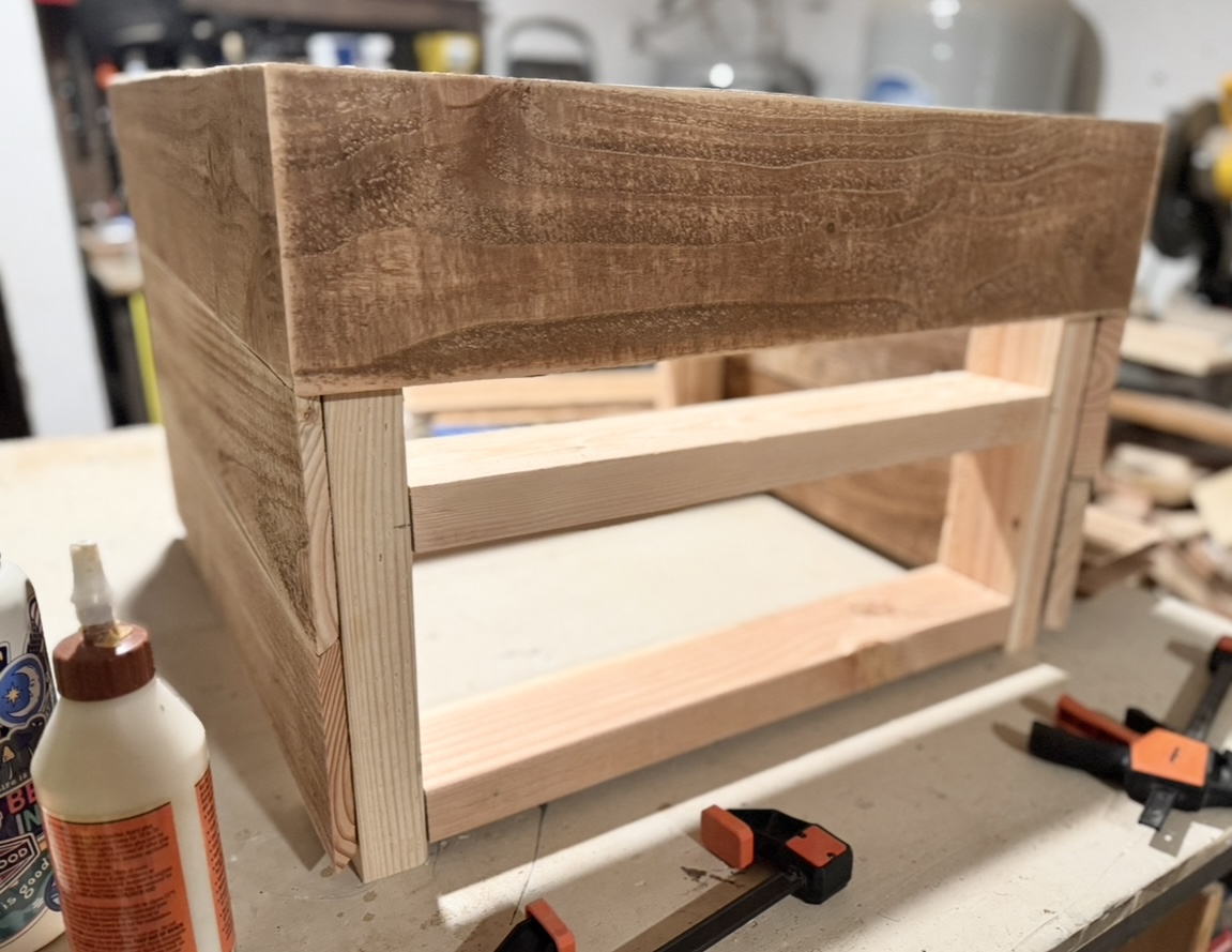 modern fence picket planter or raised bed – multiple sizes – free diy plans 41 side