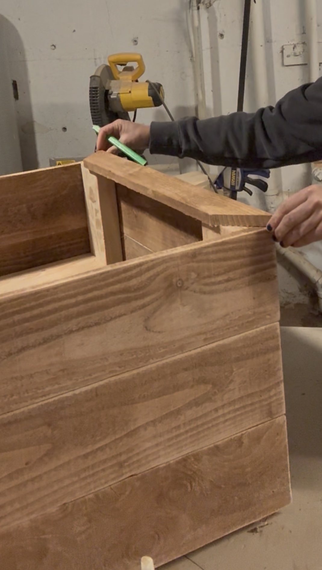 modern fence picket planter or raised bed – multiple sizes – free diy plans 42 top trim