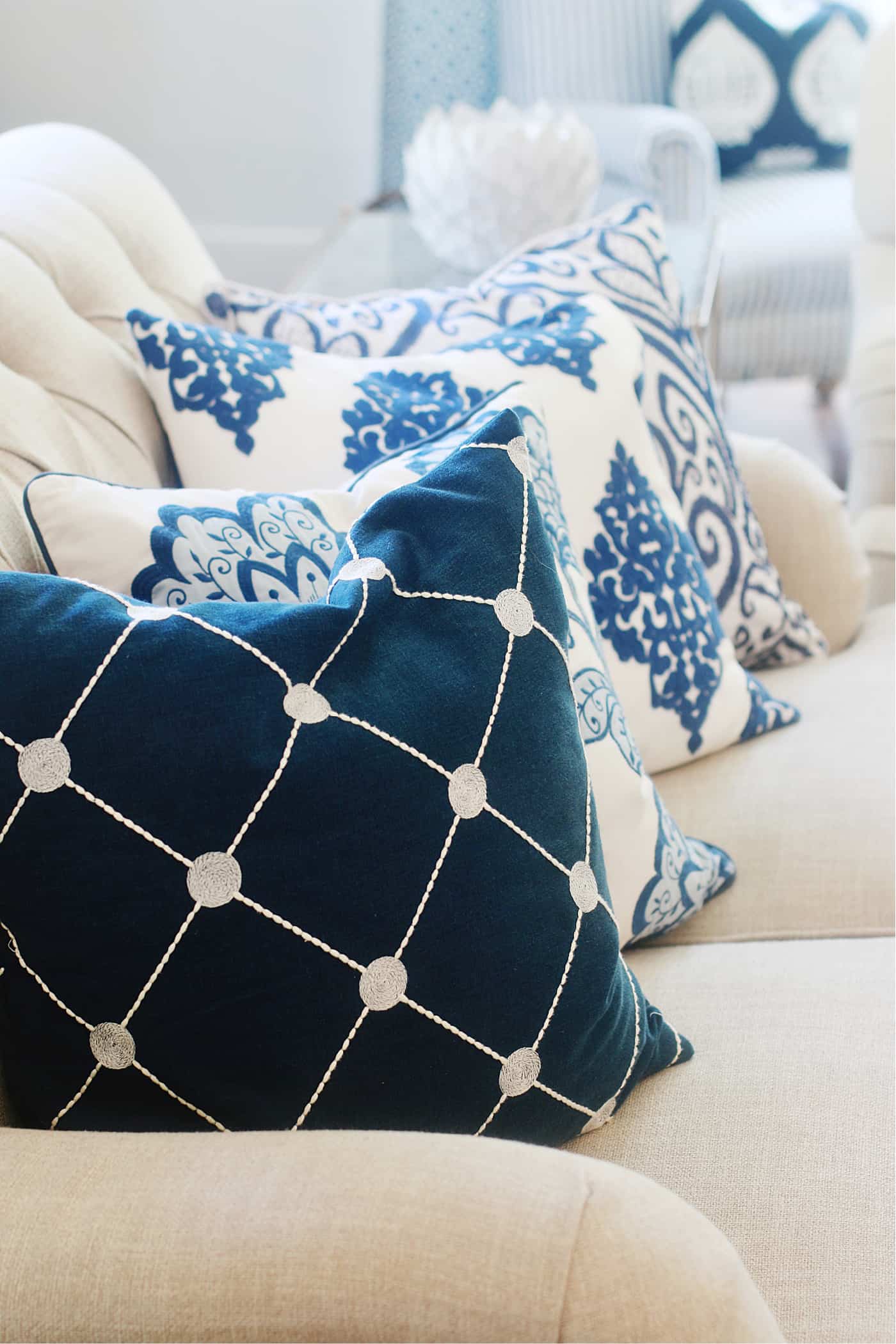 how to mix patterns with blue and white 5 blue and white