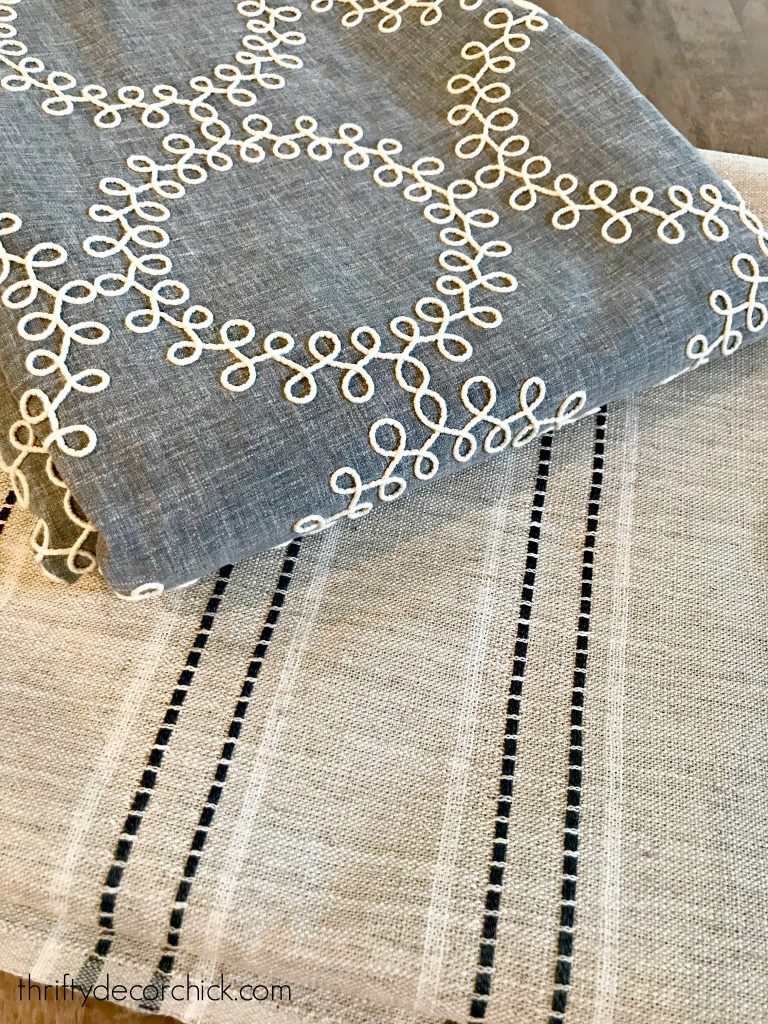 How to Make an EASY No Sew Bench Seat Cushion | Thrifty Decor Chick