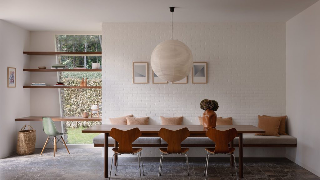 Decancq Vercruysse reorganises bungalow around fireplace