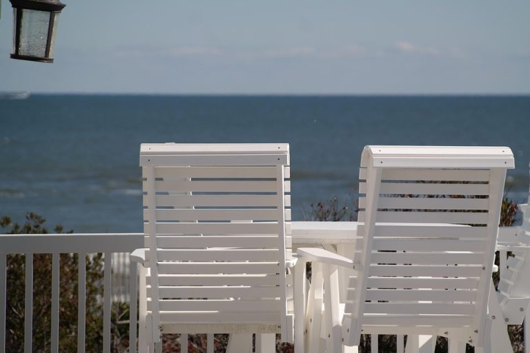 ECO HOW-TO: Crafting Pollinator Havens with Recycled Vessels