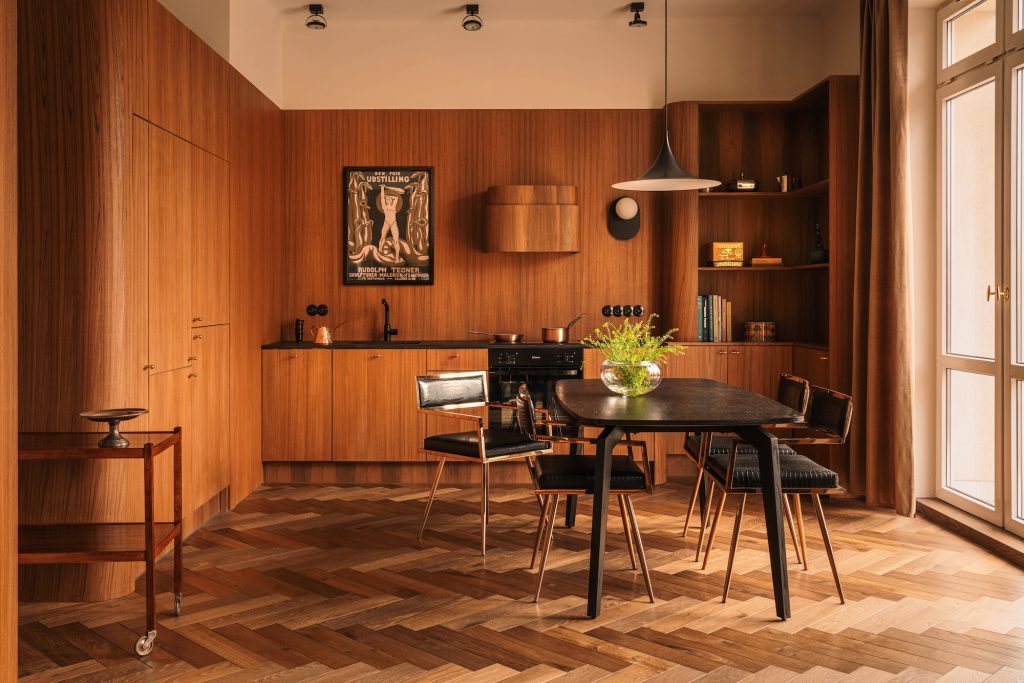 Bauhaus Beauty: A 1930s-Inspired Design for a 700-Square-Foot Pied-à-Terre in Warsaw