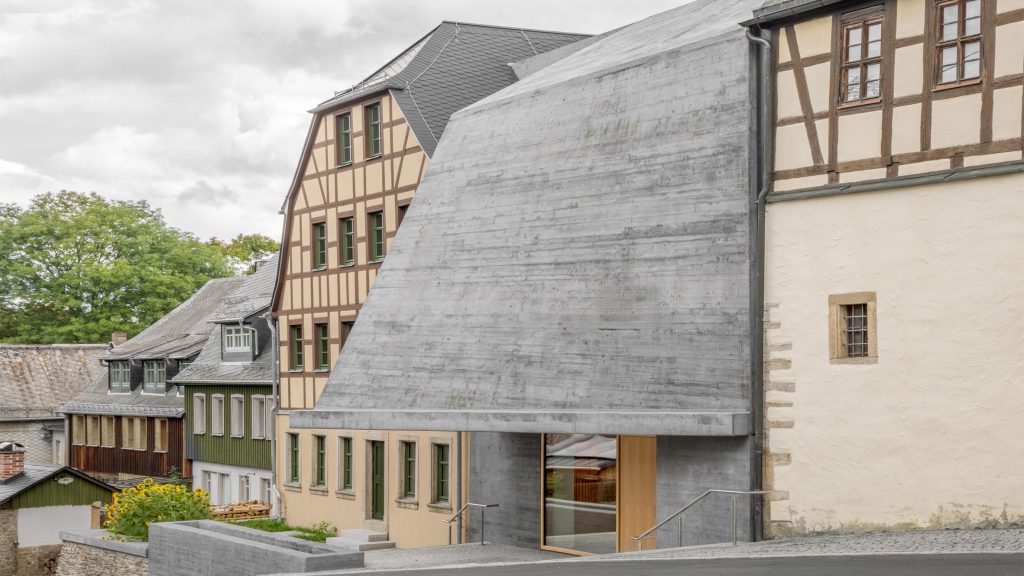Schulz und Schulz inserts concrete museum between buildings
