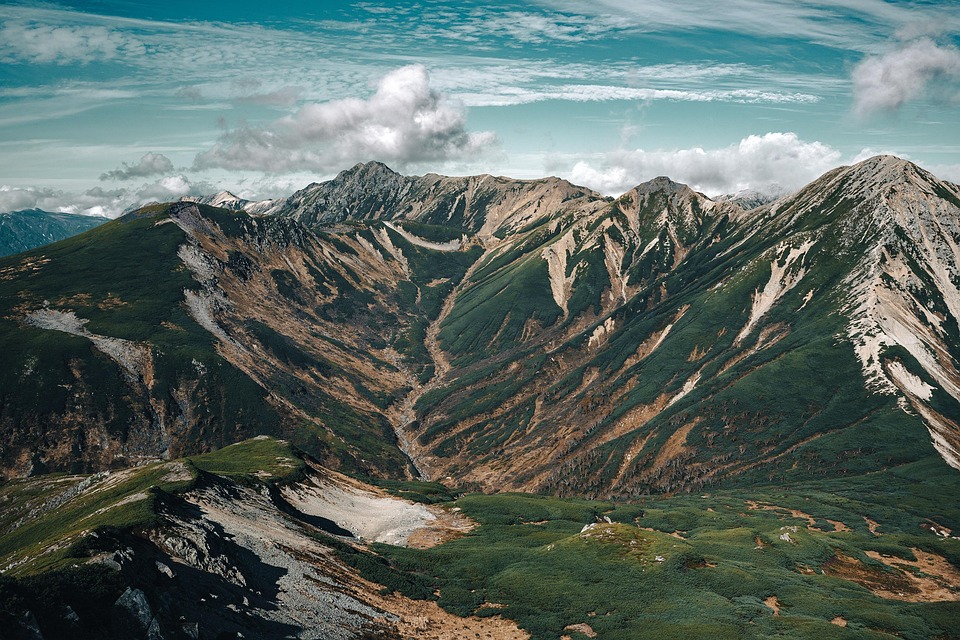 Symbolic Essay: The Mountain as Mirror – Reflecting Inner Journeys