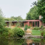 DeDraft updates modernist TH Residence in East Sussex