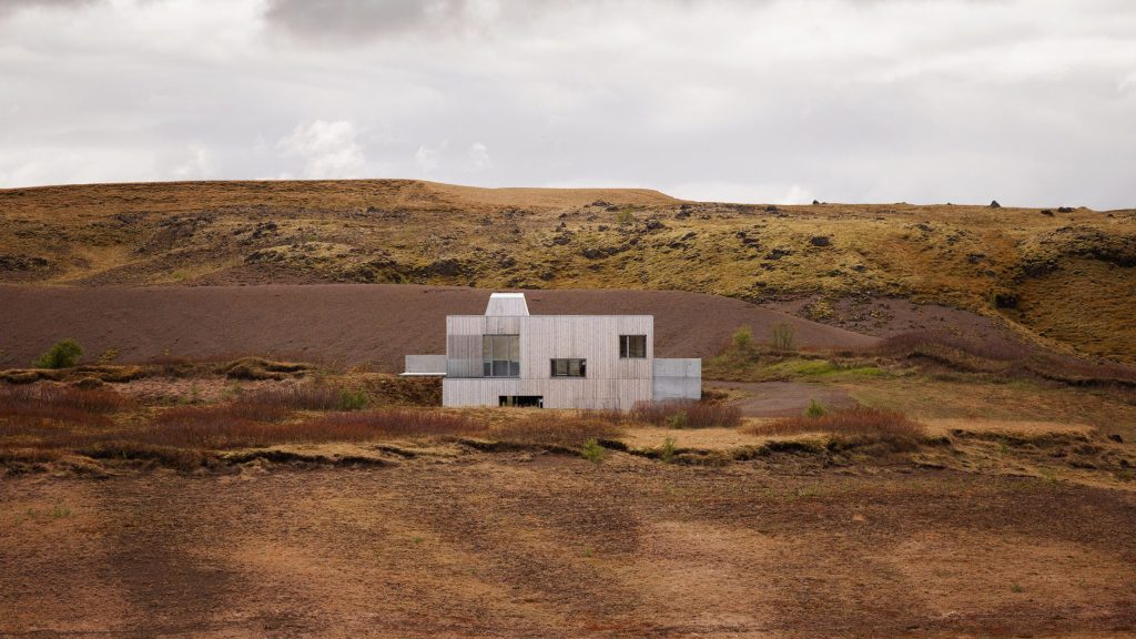 Yrki Arkitektar places Swan Nest overlooking Icelandic volcano