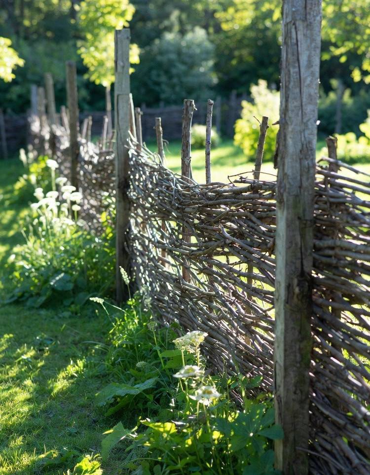 22 DIY Cheap Fence Ideas for Garden