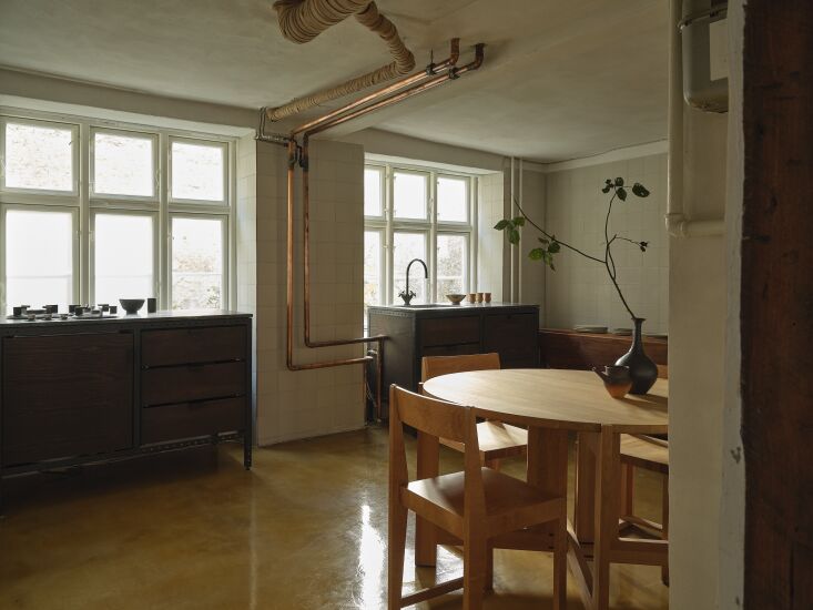 the kitchen is the frama studio kitchen, a former design. (the brand now works  20