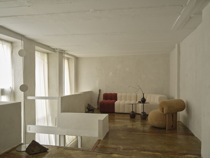 the second residency is much more plaster forward, recalling the interiors of e 21