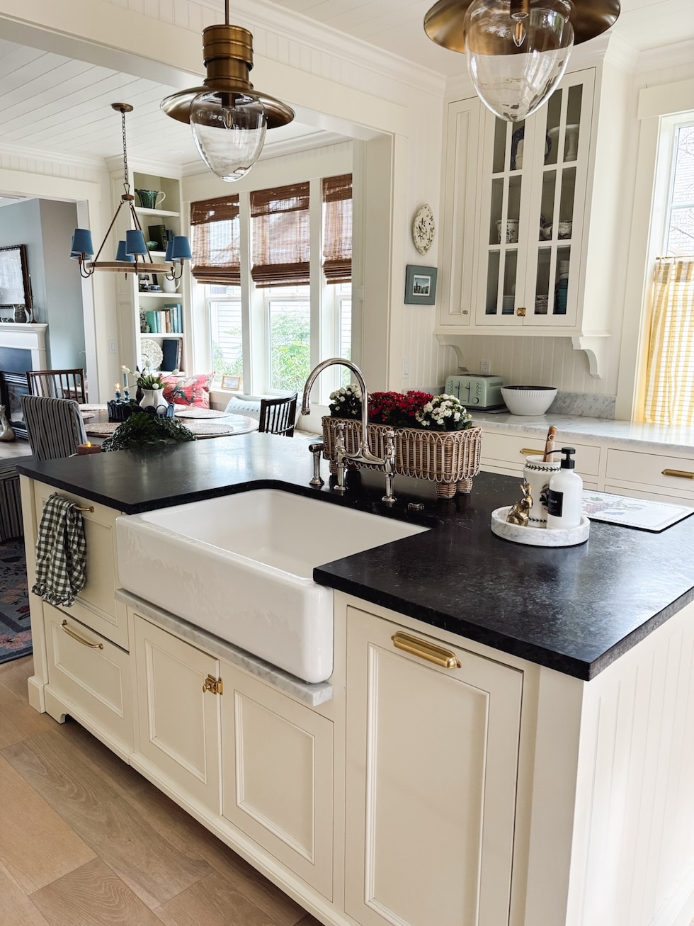 paint colors in our coastal cottage (benjamin moore & sherwin-williams) 5 paint colors our