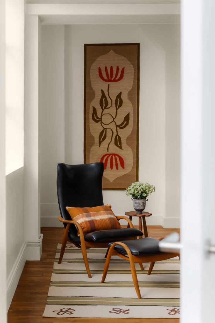 isla, on the wall, is a variation of lucie, shown above. the flower bordered ru 23