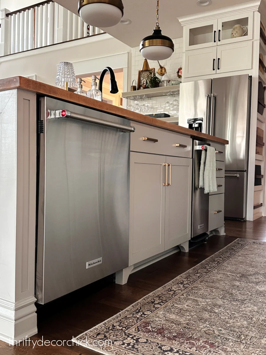 how to add custom diy details to a builder basic kitchen island | thrifty decor chick 10 kitchen island with cabinet feet