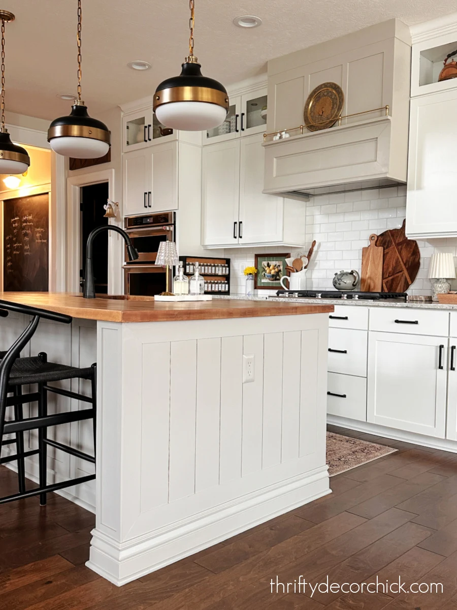 how to add custom diy details to a builder basic kitchen island | thrifty decor chick 13 diy character on kitchen island