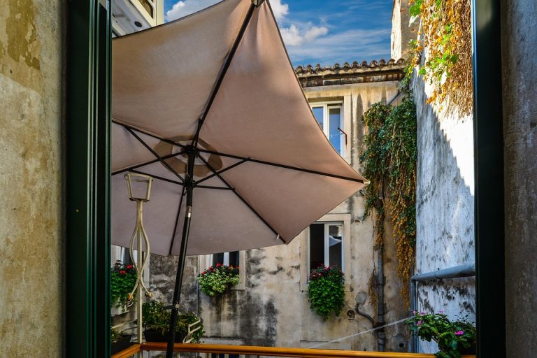 Seasonal Ritual Of Plaiting Frost-Kissed Jars With Climbing Jaggi
