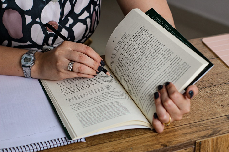 Symbolic Essay: The Oak’s Ageless Whispers in Wind