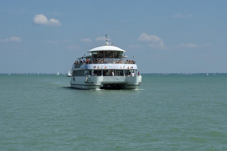Seasonal Ritual: Lighting Gourd Lanterns to Glow with Ember and Frost