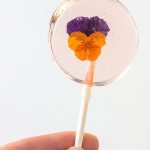 A Sweet Garden Party Treat: Edible Flower Lollipops A Sweet Garden Party Treat: Edible Flower Lollipops