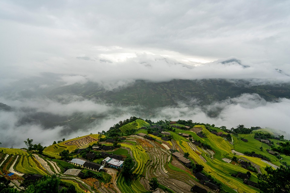 Eco How-To: Sustainable Sanctuaries: Architectural Whispers of the Peaks