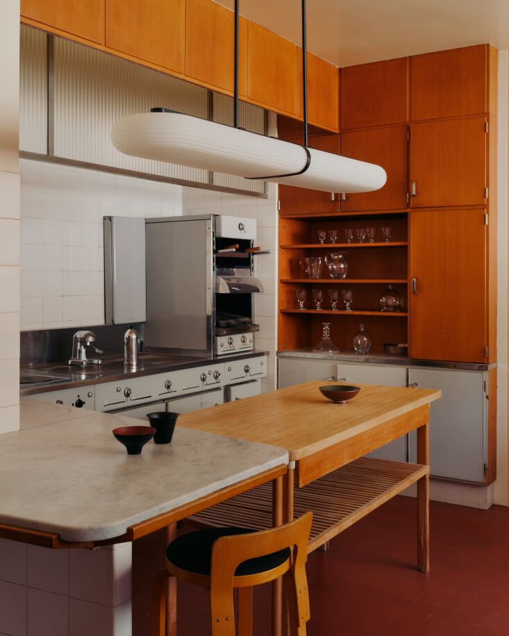 a more robust kitchen, the service kitchen, is fitted with the large saga penda 22