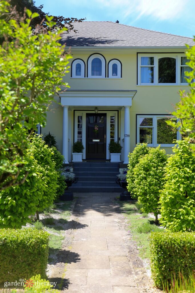 hudson house front yard